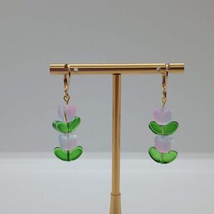 🌷 Glass Tulip Drop Earrings – Pink & Green Floral Dangles